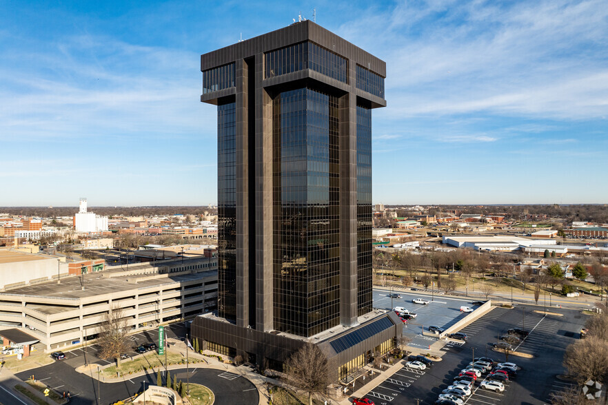 901 E St. Louis St, Springfield, MO for lease - Primary Photo - Image 1 of 5