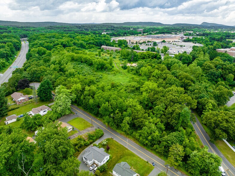 89 Whitney Ave, West Springfield, MA à vendre - Aérien - Image 3 de 10