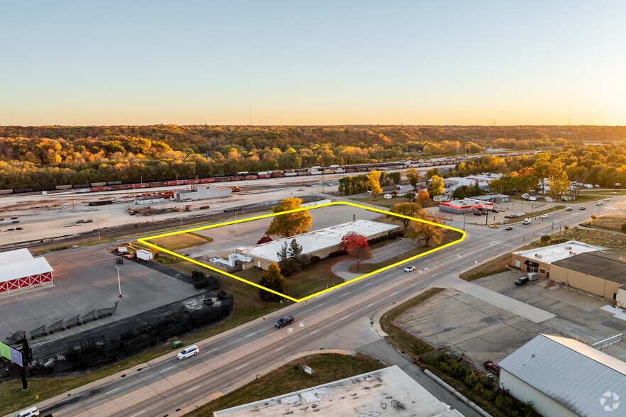 2000 E Washington St, East Peoria, IL for sale - Aerial - Image 1 of 27