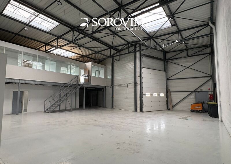 36 Rue Champ Dolin, Saint-Priest for lease - Interior Photo - Image 1 of 7