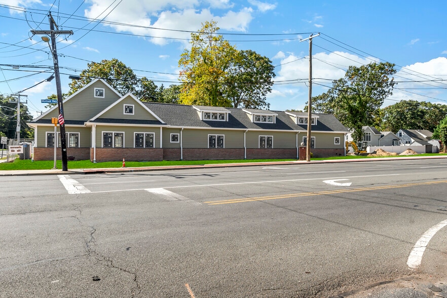 8 Idle Hour Blvd, Oakdale, NY for lease - Building Photo - Image 3 of 4