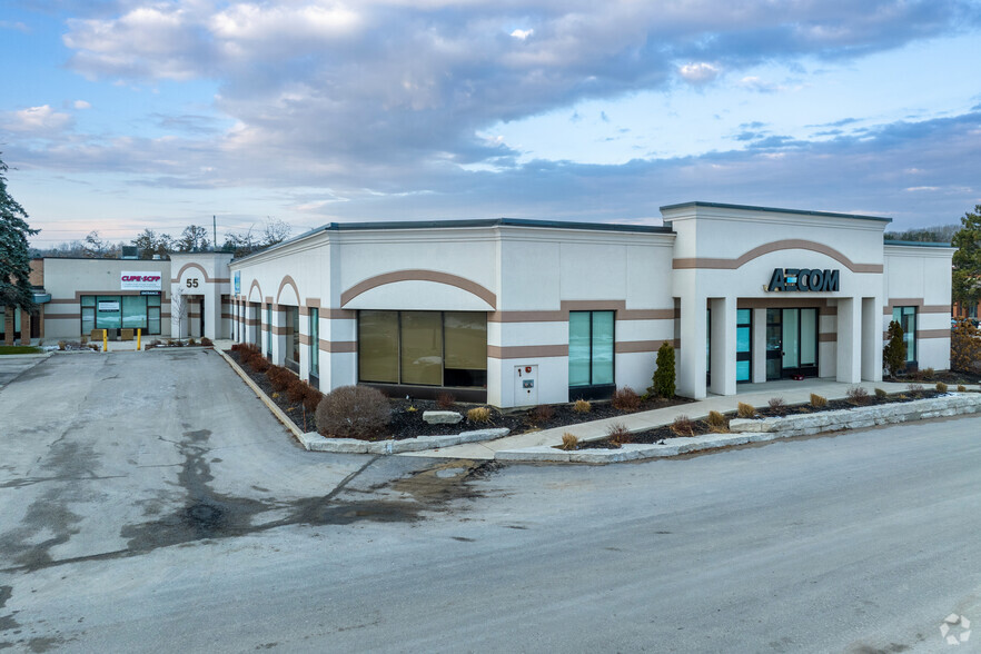 55 Cedar Pointe Dr, Barrie, ON for lease - Building Photo - Image 1 of 5