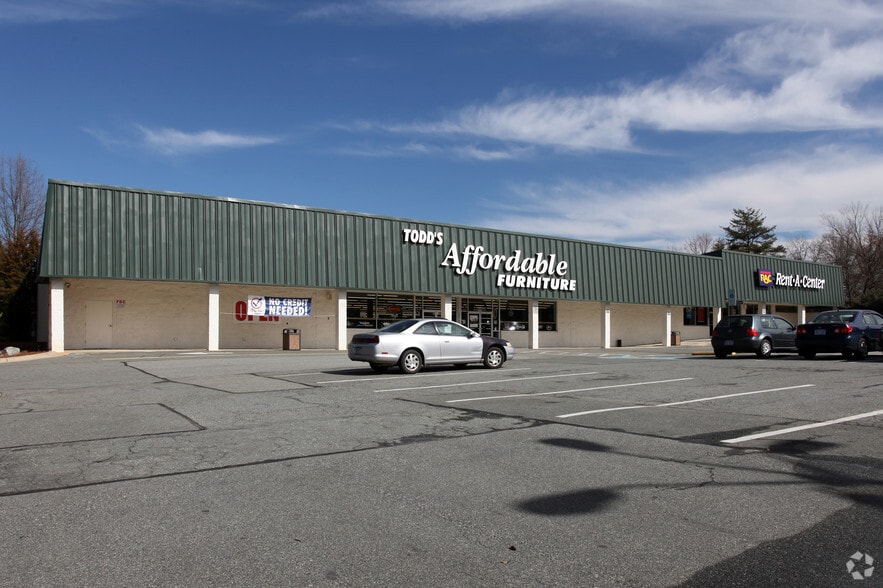 2312-2320 N Church St, Burlington, NC for lease - Building Photo - Image 2 of 6