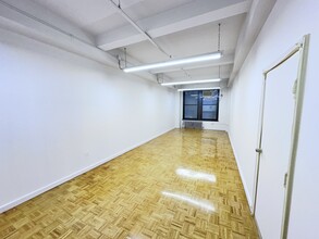 147 W 35th St, New York, NY for lease Interior Photo- Image 2 of 7