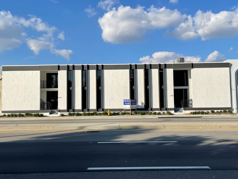 5575 NW 36th St, Miami, FL à louer - Photo principale - Image 1 de 17