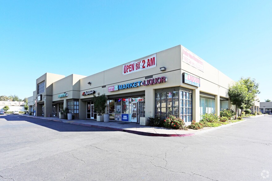 400 E Commonwealth Ave, Fullerton, CA à louer - Photo du bâtiment - Image 2 de 4