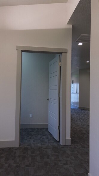 1943 E Overland Rd, Meridian, ID à louer - Vidéo sur l’inscription commerciale - Image 2 de 22