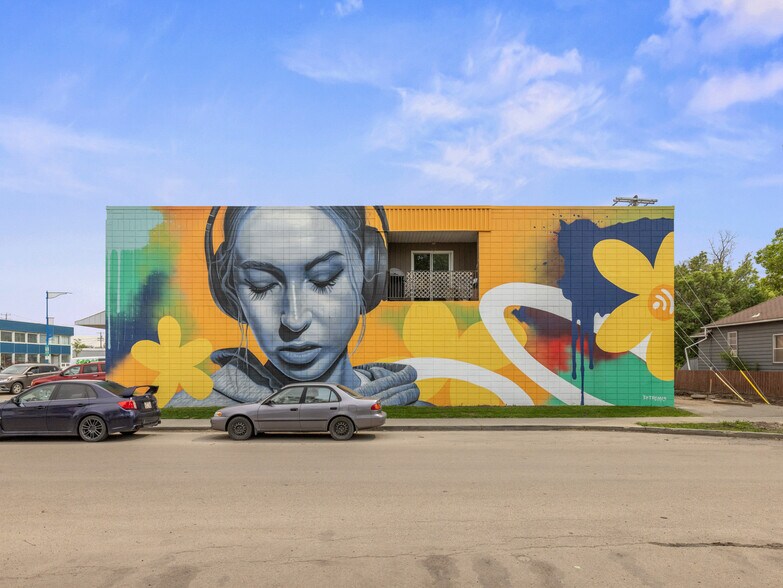 6932 104th St NW, Edmonton, AB à vendre - Photo du bâtiment - Image 2 de 14