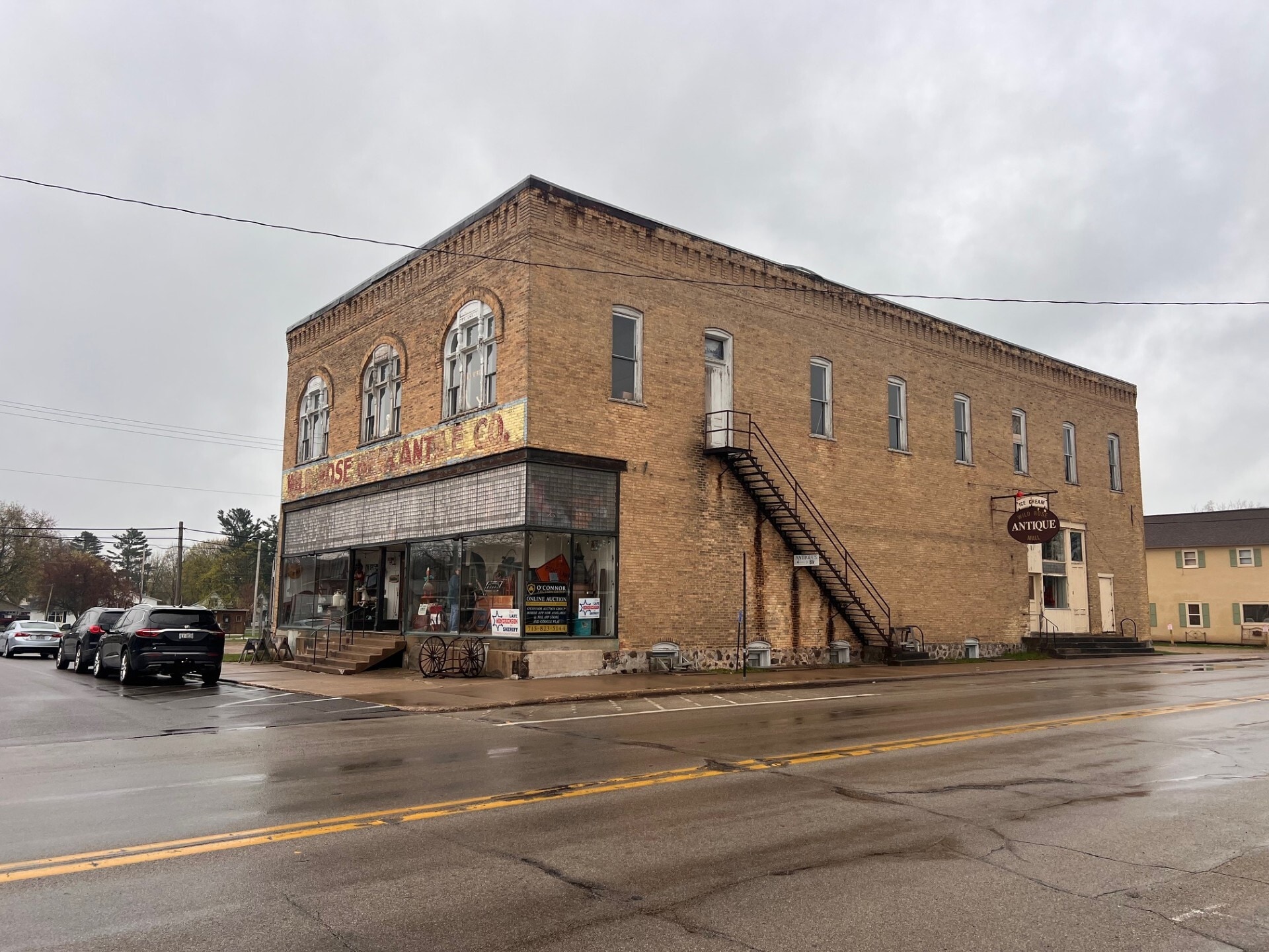 505 Main St, Wild Rose, WI à vendre Photo du bâtiment- Image 1 de 6
