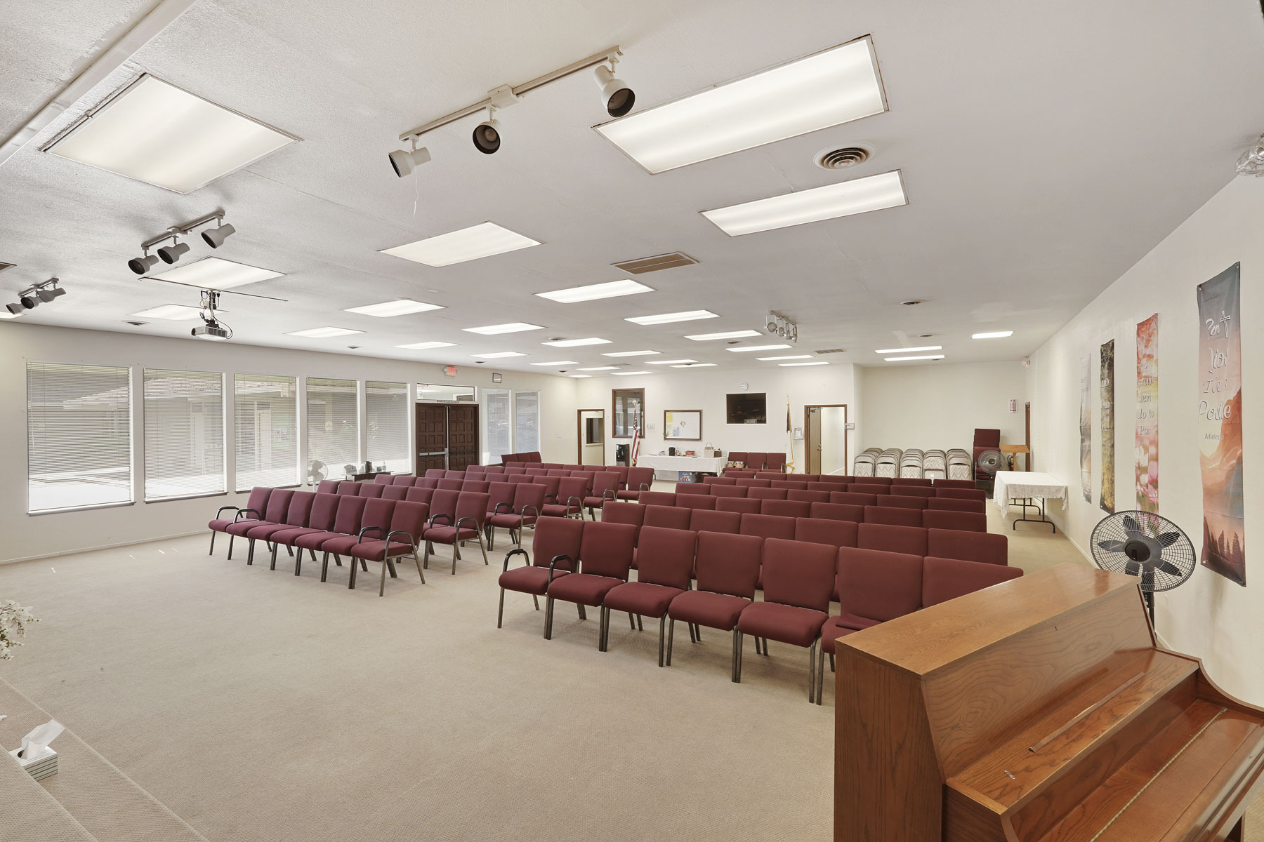 330 S Fairmont Ave, Lodi, CA for lease Interior Photo- Image 1 of 7