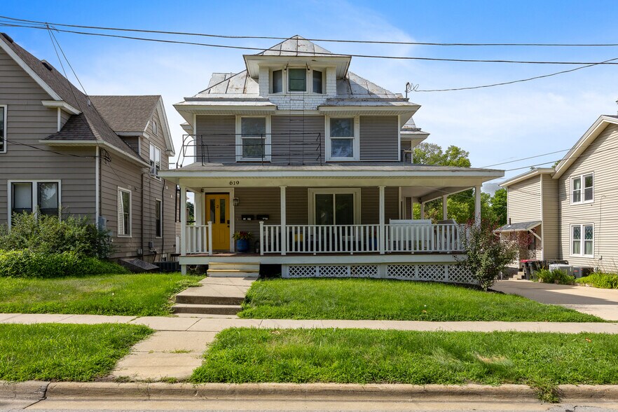 619 E Burlington St, Iowa City, IA for sale - Building Photo - Image 2 of 6