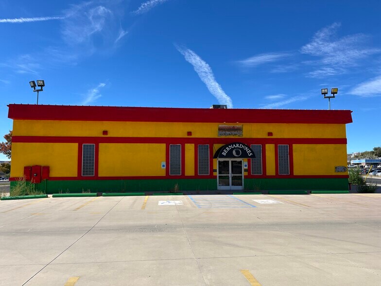 933 W Main St, Farmington, NM à louer - Photo du bâtiment - Image 1 de 11