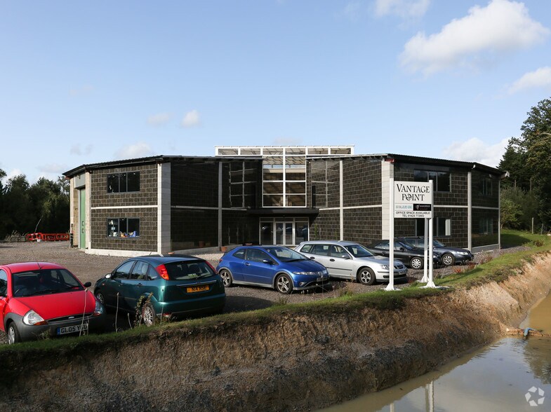 North Trade Rd, Battle à louer - Photo principale - Image 1 de 2