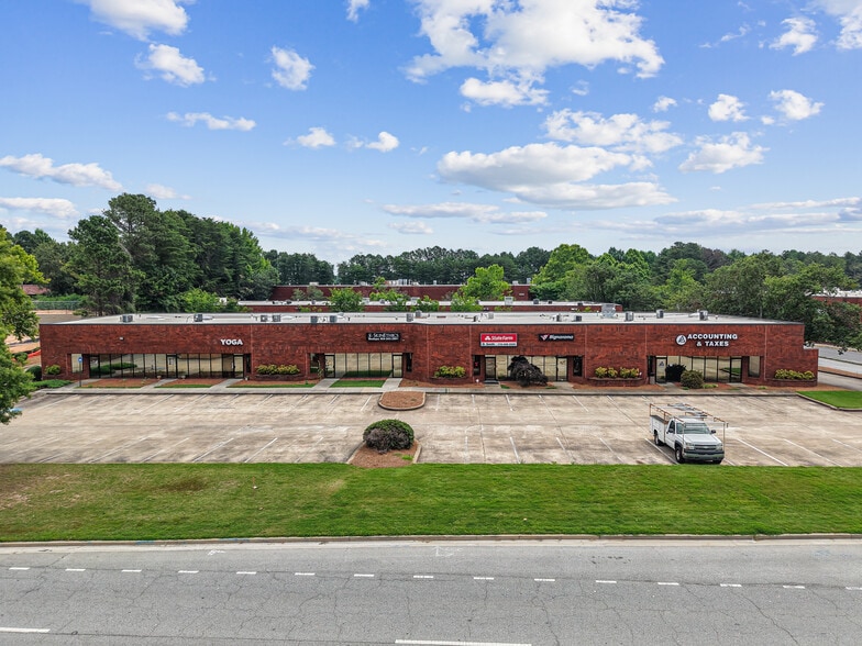 2046 W Park Pl, Stone Mountain, GA for lease - Building Photo - Image 3 of 9