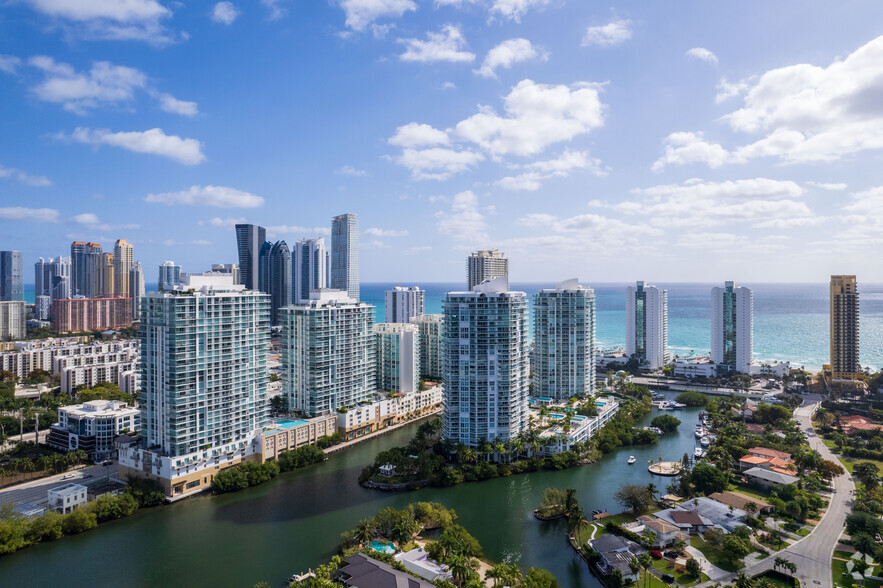 300-330 Sunny Isles Blvd, Sunny Isles Beach, FL for lease - Aerial - Image 2 of 2