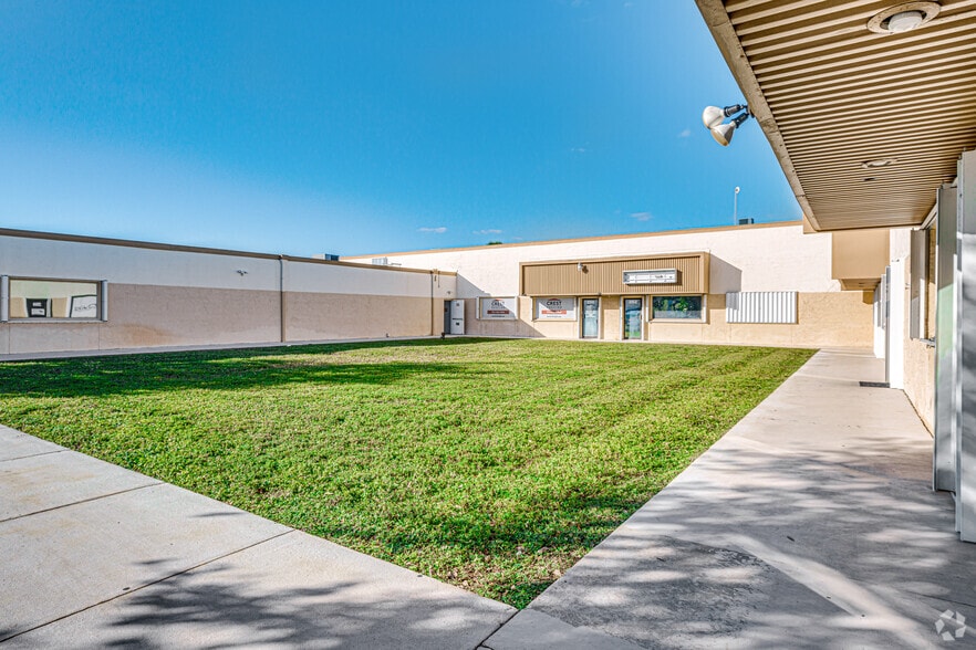 234-288 SW 12th Ave, Deerfield Beach, FL à louer - Photo du bâtiment - Image 3 de 9