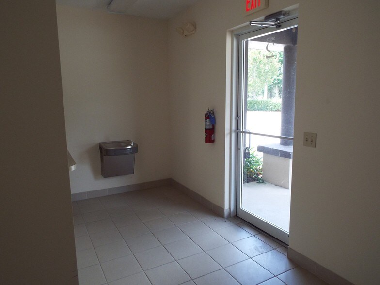 4390 NE 35th St, Ocala, FL à louer - Photo intérieure - Image 2 de 8