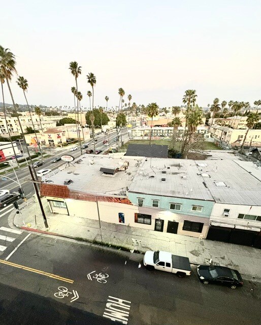 5326 W Sunset Blvd, Los Angeles, CA à vendre Photo du bâtiment- Image 1 de 9