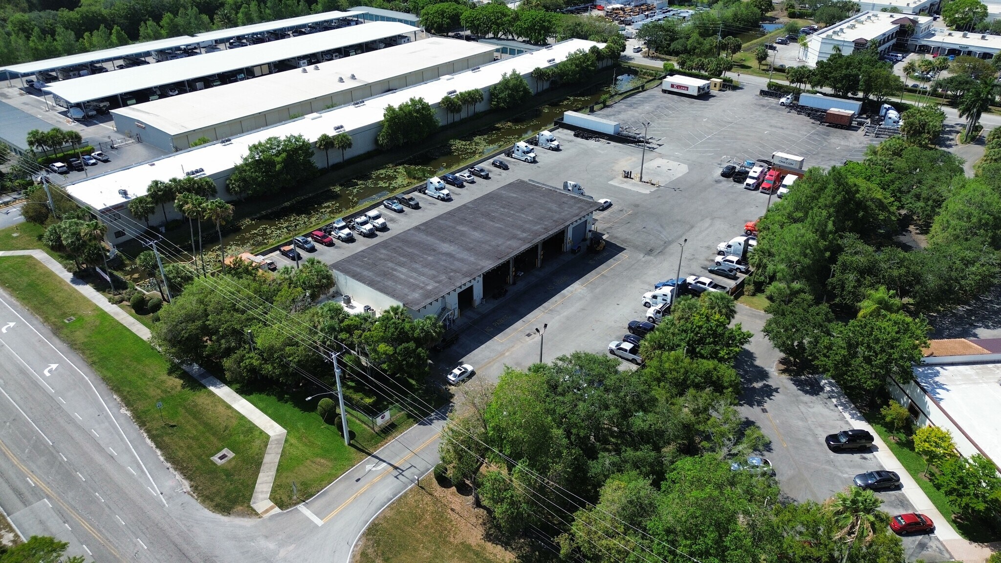 19651 Sheridan St, Fort Lauderdale, FL à vendre Aérien- Image 1 de 1