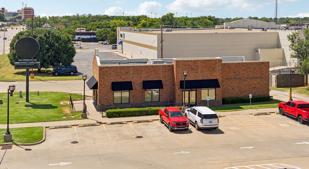 300 E Hall Of Fame Ave, Stillwater, OK à louer - Photo principale - Image 1 de 3