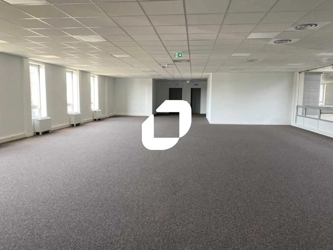 Office in Cergy for lease Building Photo- Image 1 of 11