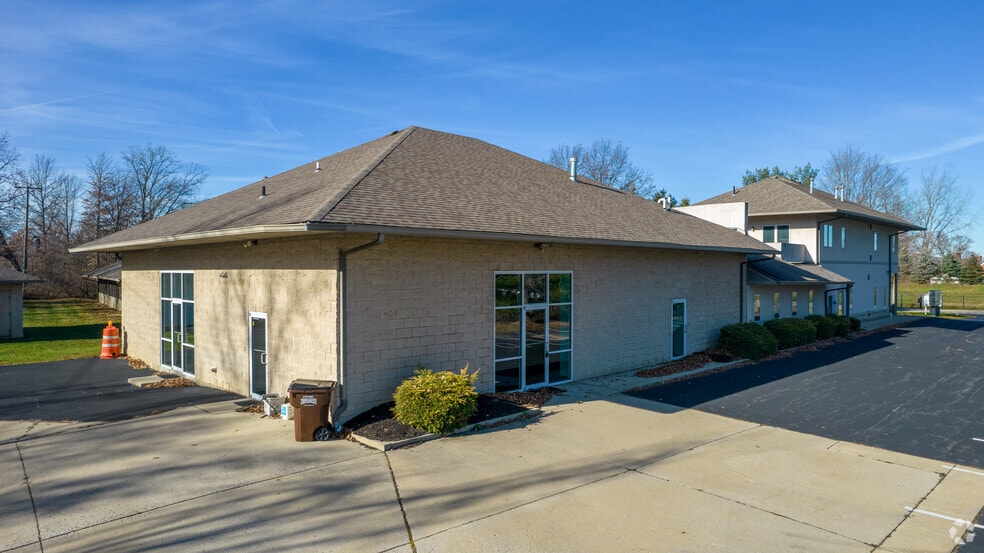 171 Green Meadows Dr S, Lewis Center, OH à louer - Photo principale - Image 1 de 62