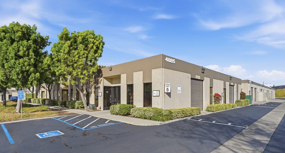 4883 Ronson Ct, San Diego, CA à louer - Photo du bâtiment - Image 1 de 10