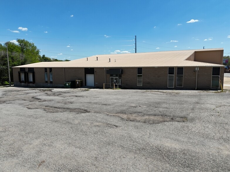 2305 Saint Joseph Ave, Saint Joseph, MO for sale - Building Photo - Image 2 of 18
