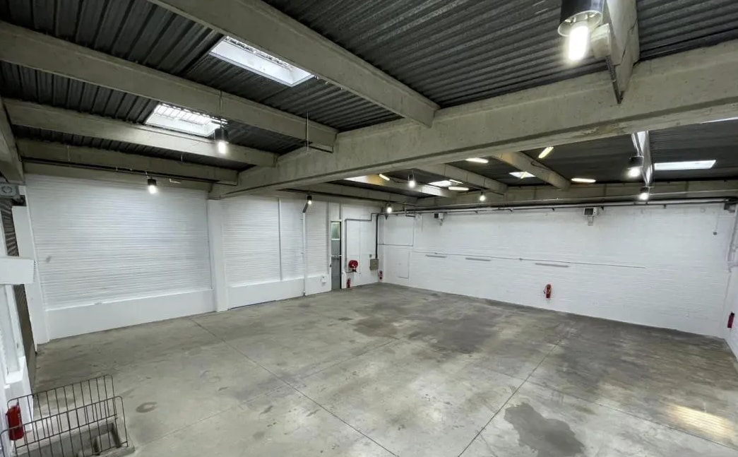 Flex in Palaiseau for lease Building Photo- Image 1 of 4