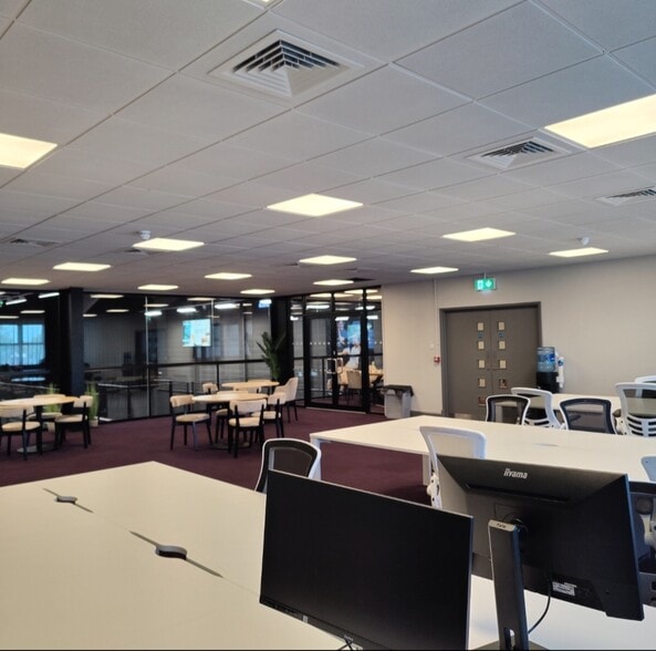 1 Triumph Rd, London for lease - Building Photo - Image 2 of 4