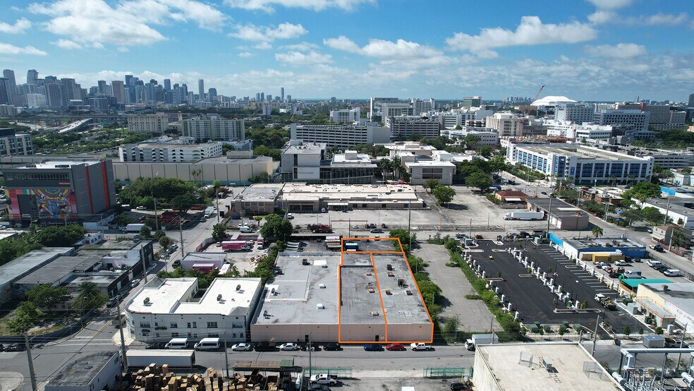 829-833 NW 21st St, Miami, FL à louer - Photo du bâtiment - Image 2 de 7