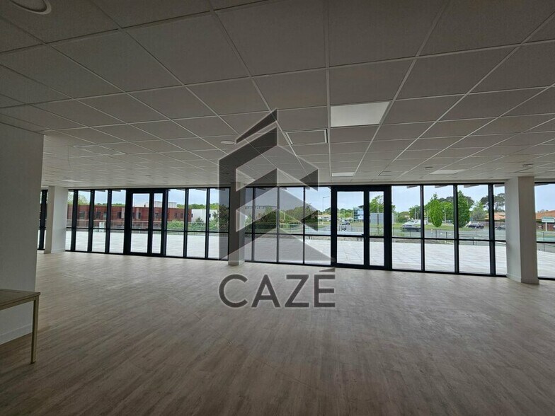 Office in Mérignac for lease - Interior Photo - Image 2 of 6