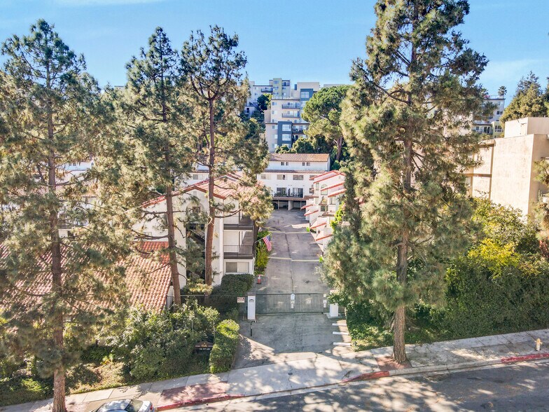 5644 Ravenspur Dr, Rancho Palos Verdes, CA à vendre - Photo du bâtiment - Image 2 de 11