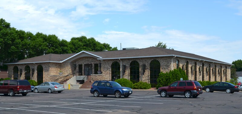 2004 Highland Ave, Eau Claire, WI for lease - Building Photo - Image 1 of 4