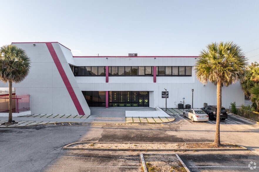 927 Fern St, Altamonte Springs, FL à louer - Photo du bâtiment - Image 2 de 20