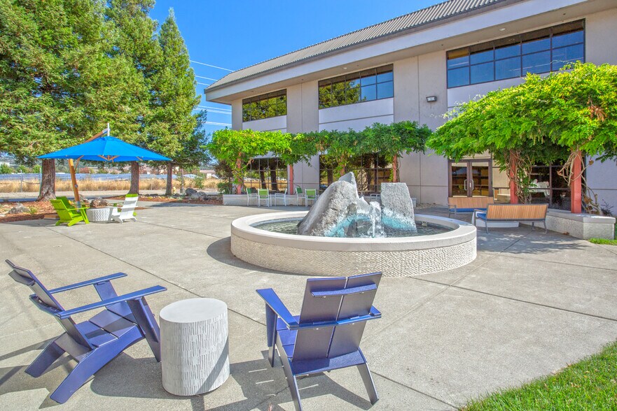 475 Aviation Blvd, Santa Rosa, CA à louer - Photo du bâtiment - Image 3 de 4