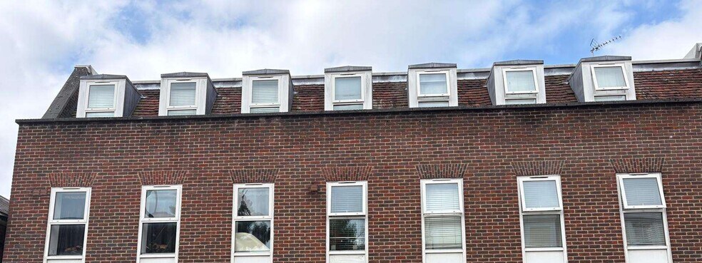 120 South St, Dorking à louer - Photo du bâtiment - Image 2 de 2