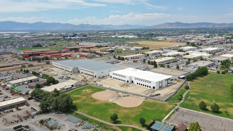 310 N Genevea Rd, Lindon, UT à louer - Photo du bâtiment - Image 2 de 11
