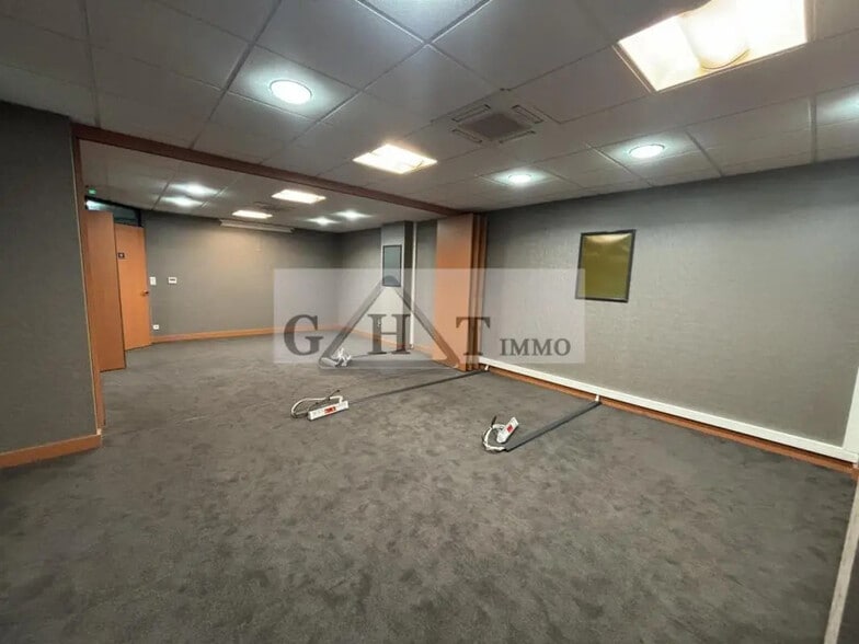 Commerce de détail dans Saint-Maur-des-Fossés à louer - Photo intérieure - Image 3 de 8