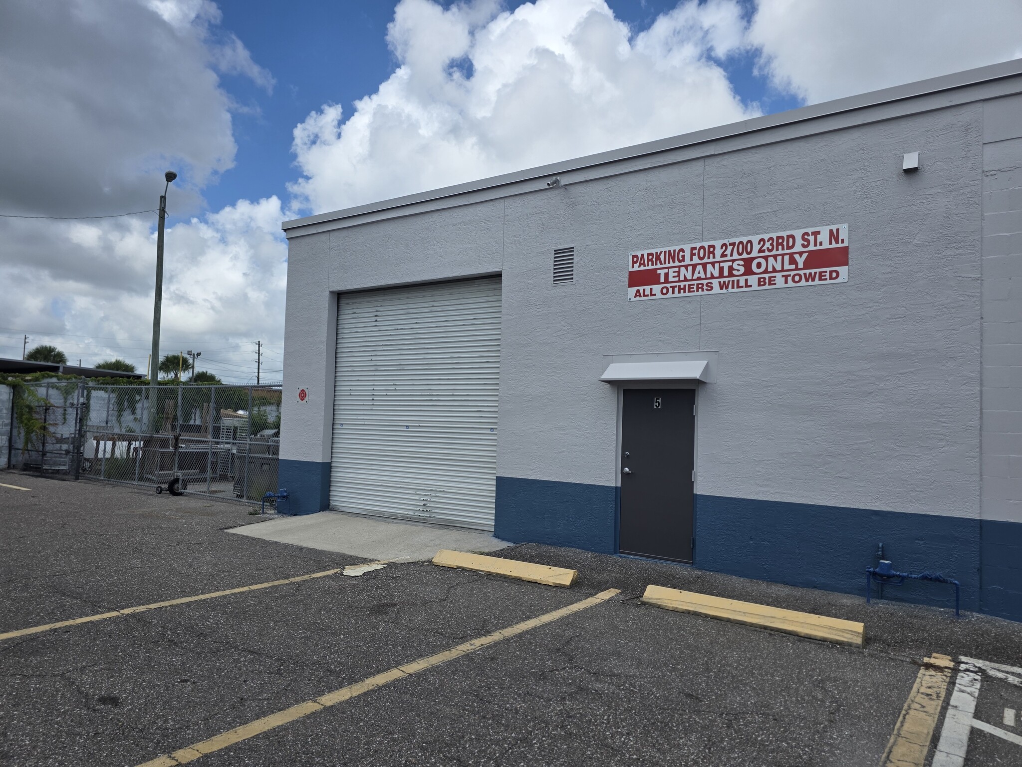 2700 23rd St N, Saint Petersburg, FL à louer Photo intérieure- Image 1 de 11