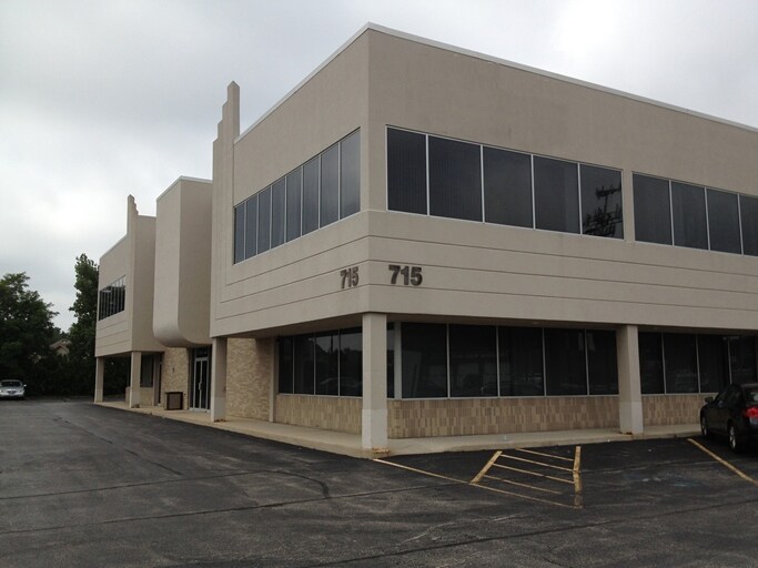 715 W Lake St, Addison, IL for lease - Primary Photo - Image 1 of 12