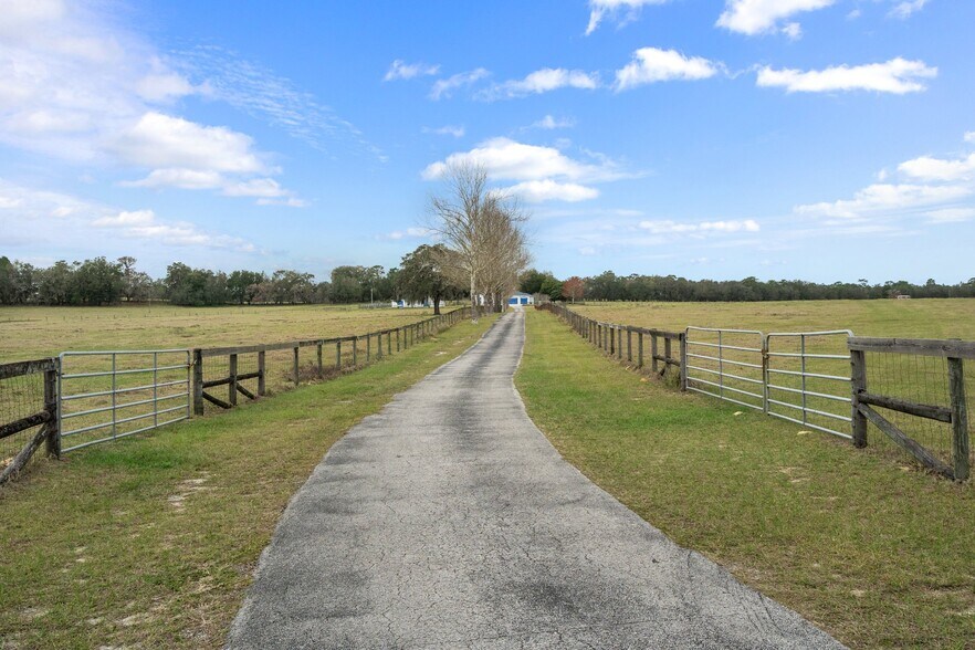 13496 S Oakview Ave, Floral City, FL à vendre - Photo du bâtiment - Image 2 de 68