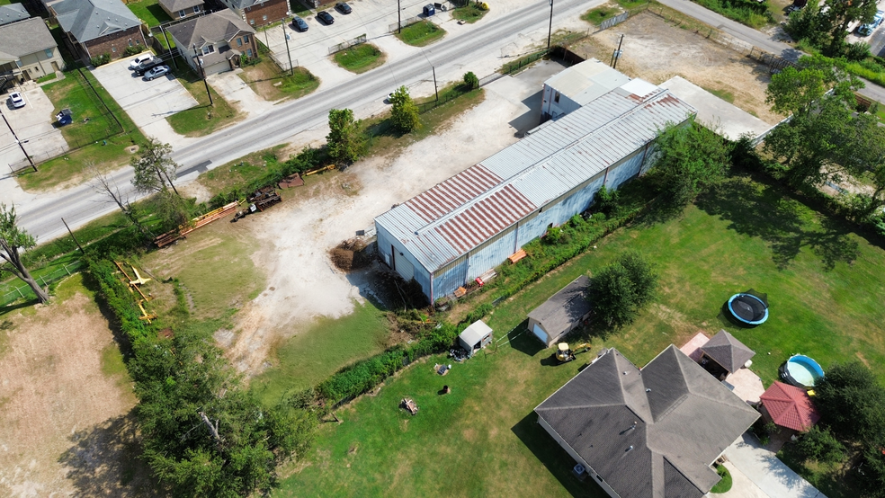 5814 E Mt Houston Rd, Houston, TX for lease - Building Photo - Image 2 of 3