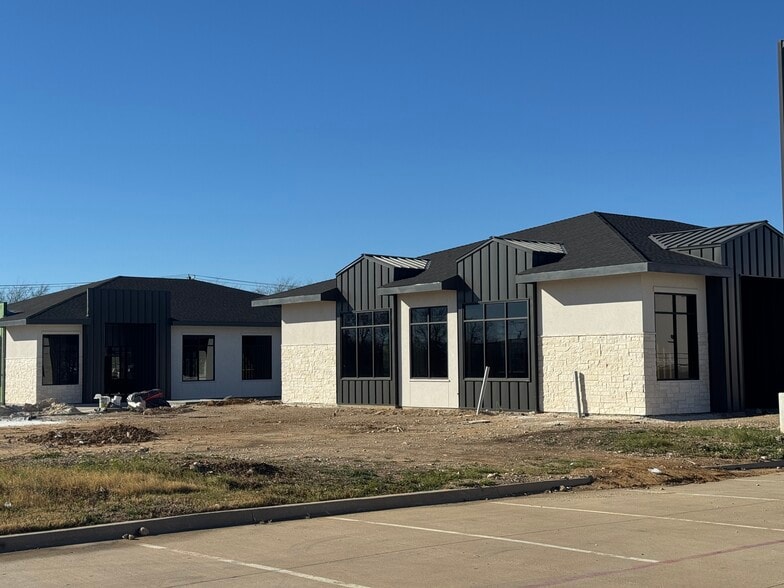 10120 Summer Creek Dr, Fort Worth, TX à vendre - Photo du bâtiment - Image 2 de 6