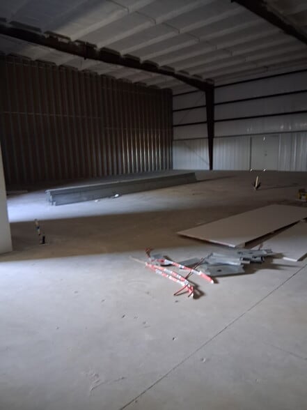 4208 28th Ave NW, Norman, OK for lease - Interior Photo - Image 2 of 4