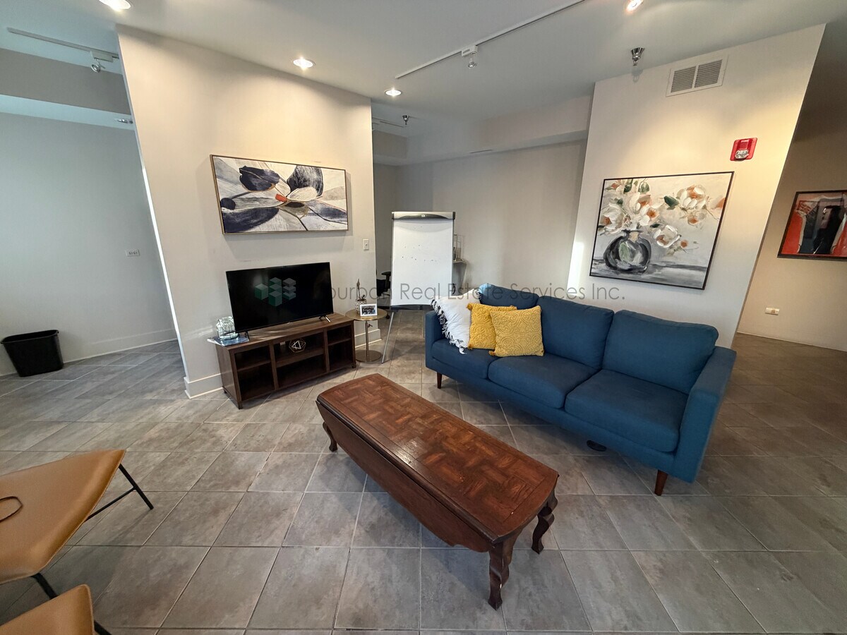 2600 Beverly Dr, Aurora, IL 60502 - Unit 109 -  - Interior Photo - Image 2 of 24
