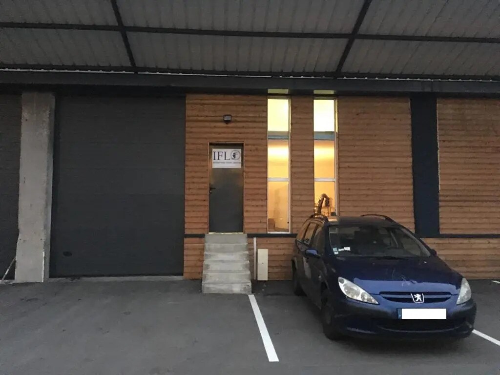 Industriel dans Saint-Priest à louer Photo du bâtiment- Image 1 de 5