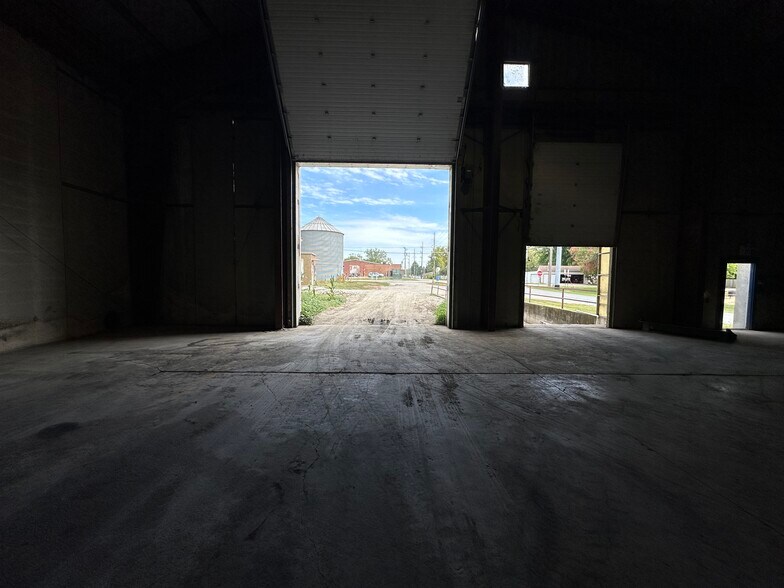 100 River st, Riverside, IA à louer - Photo du bâtiment - Image 3 de 17