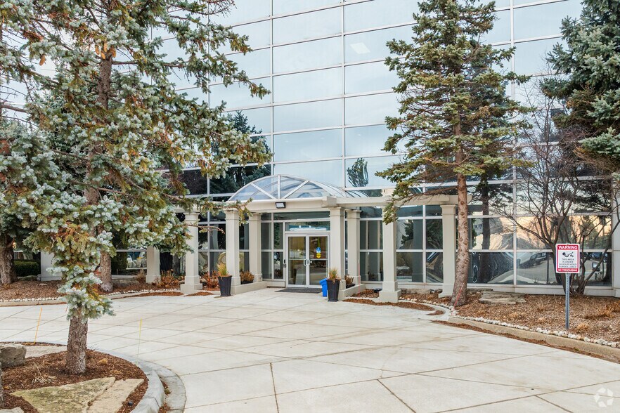 5500 N Service Rd, Burlington, ON à louer - Photo du bâtiment - Image 3 de 31