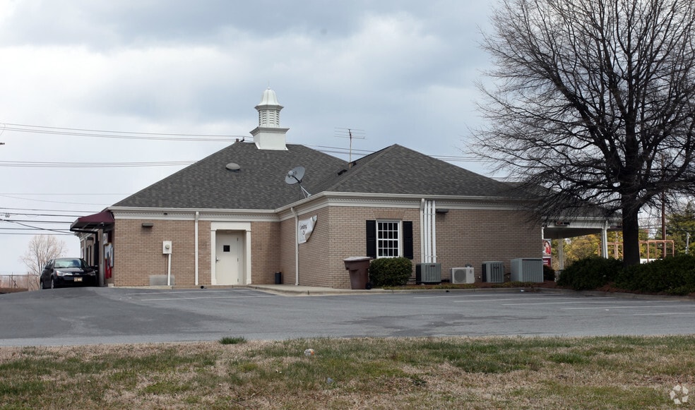 4541 W Market St, Greensboro, NC for sale - Building Photo - Image 2 of 3